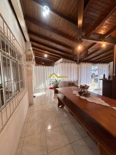Imóvel com duas casas e um espaço para kitinete - Renda garantida