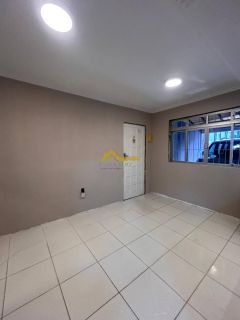 Imóvel com duas casas e um espaço para kitinete - Renda garantida