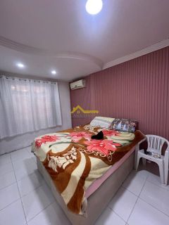 Imóvel com duas casas e um espaço para kitinete - Renda garantida