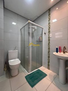 Imóvel com duas casas e um espaço para kitinete - Renda garantida