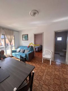 Imóvel com duas casas e um espaço para kitinete - Renda garantida