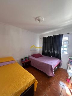 Imóvel com duas casas e um espaço para kitinete - Renda garantida