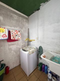 Imóvel com duas casas e um espaço para kitinete - Renda garantida