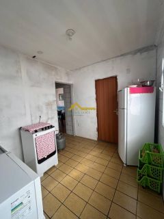 Imóvel com duas casas e um espaço para kitinete - Renda garantida