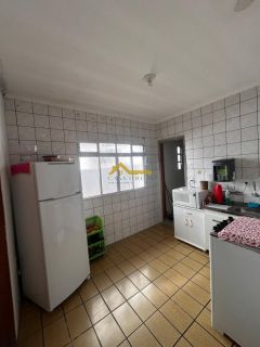 Imóvel com duas casas e um espaço para kitinete - Renda garantida