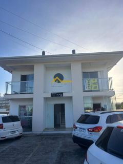 Apto dois dormitórios com suíte, sacada e churrasqueira.