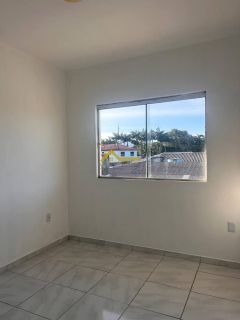 Apto dois dormitórios com suíte, sacada e churrasqueira.