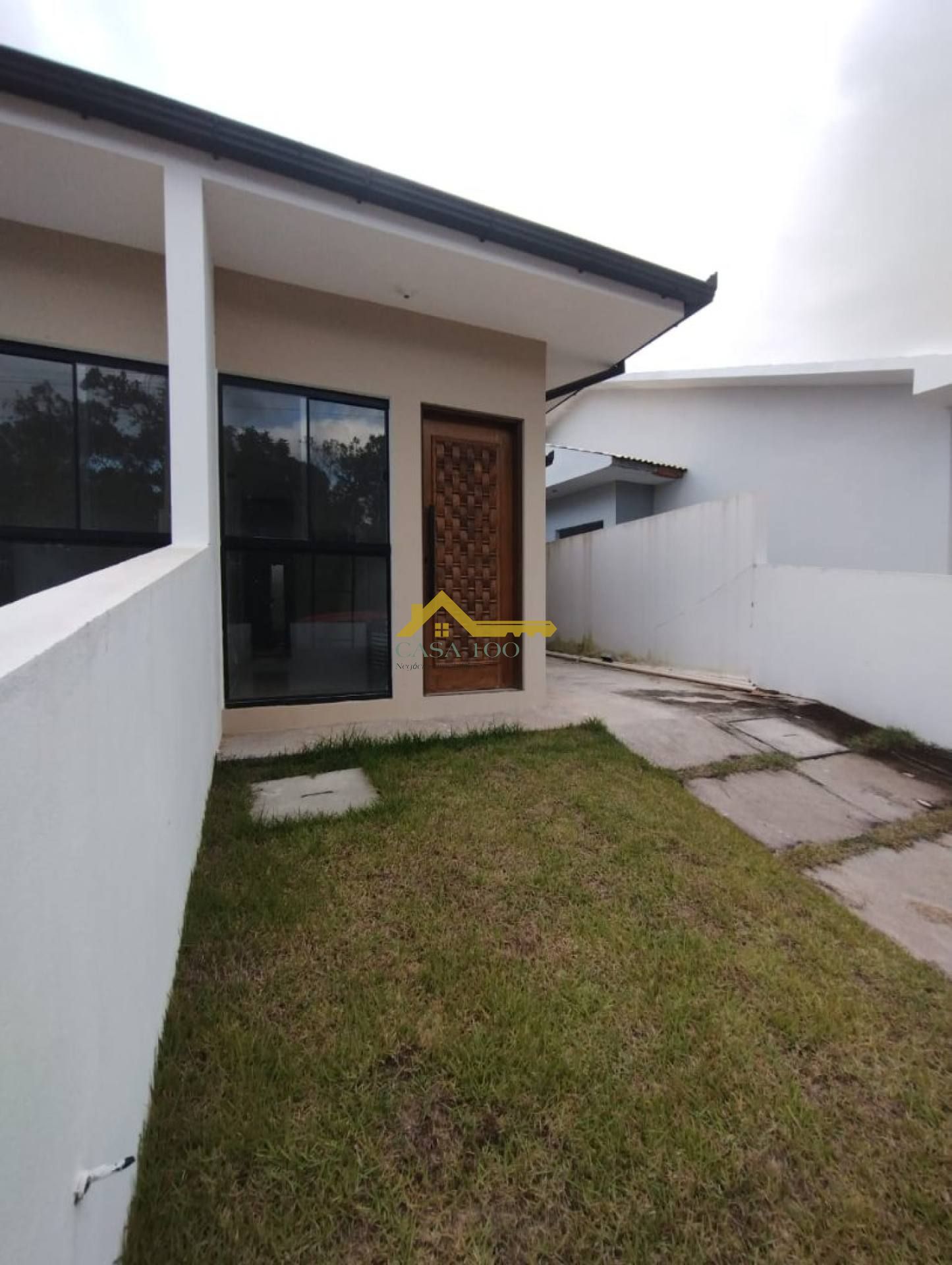 Casa geminada com dois quartos - São josé