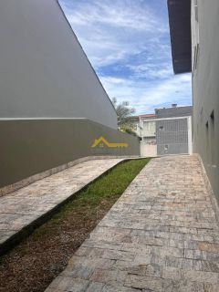 Casa com pátio e horta