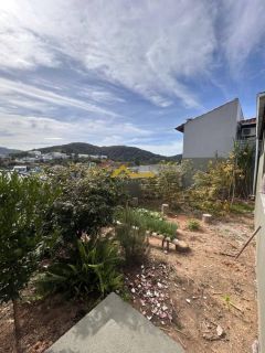 Casa com pátio e horta