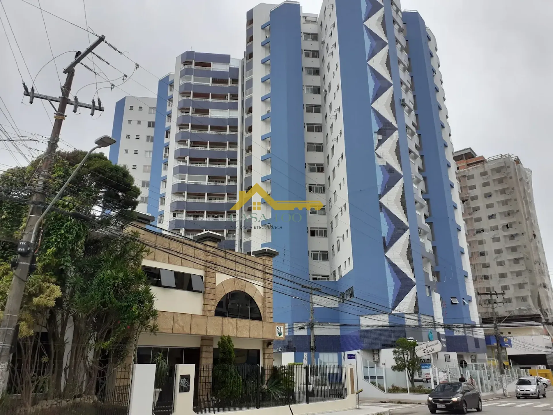 Apto semimobiliado com duas sacadas
