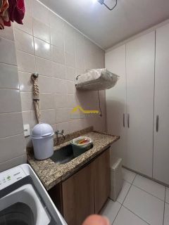 Apto semimobiliado com duas sacadas