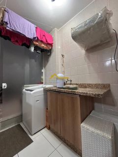 Apto semimobiliado com duas sacadas