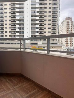 Apto semimobiliado com duas sacadas