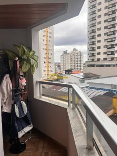 Apto semimobiliado com duas sacadas