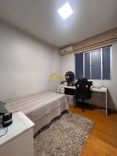 Apto semimobiliado com duas sacadas