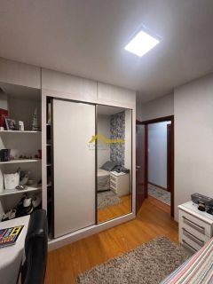 Apto semimobiliado com duas sacadas