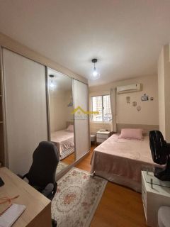 Apto semimobiliado com duas sacadas