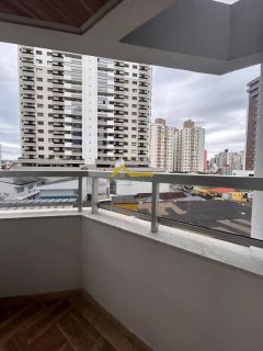 Apto semimobiliado com duas sacadas