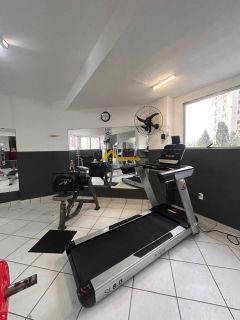Apto semimobiliado com duas sacadas