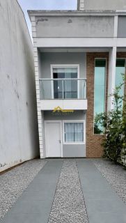 Sobrado com Piscina em Palhoça .