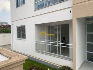Apartamento térreo com varanda.