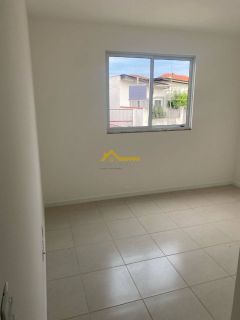 Apartamento térreo com varanda.