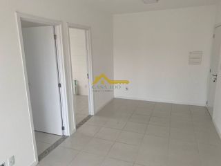 Apartamento térreo com varanda.