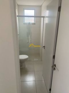 Apartamento térreo com varanda.