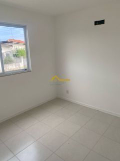 Apartamento térreo com varanda.