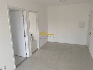 Apartamento térreo com varanda.