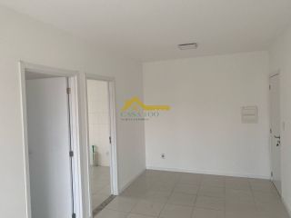 Apartamento térreo com varanda.