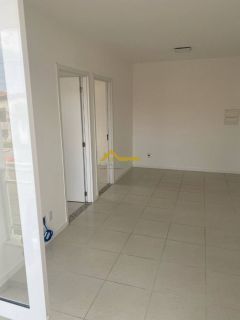 Apartamento térreo com varanda.