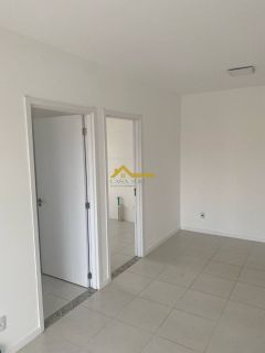 Apartamento térreo com varanda.