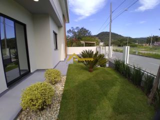 Casa 02 domitórios com suíte com amplo terreno.
