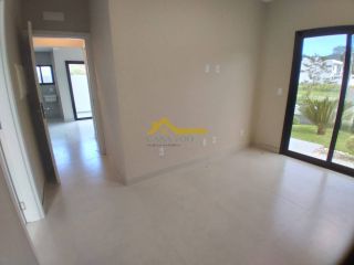 Casa 02 domitórios com suíte com amplo terreno.