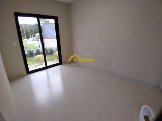 Casa 02 domitórios com suíte com amplo terreno.