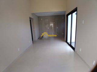 Casa 02 domitórios com suíte com amplo terreno.