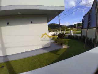 Casa 02 domitórios com suíte com amplo terreno.