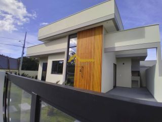 Casa 02 domitórios com suíte com amplo terreno.