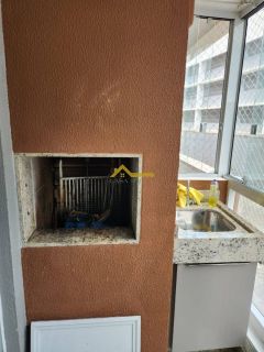 Apartamento em condomínio clube. 3 quartos 2 vagas de garagem 1 hobby box