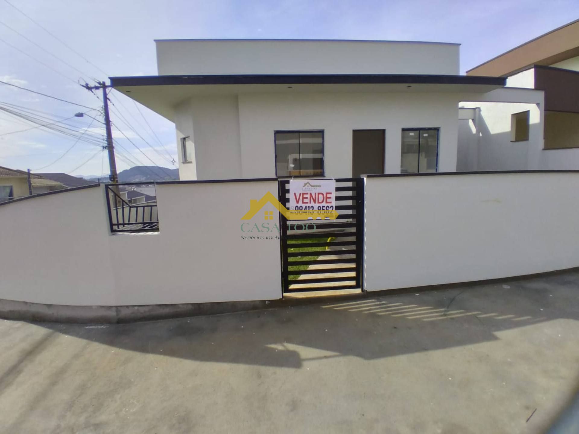 Casa 03 Dormitórios 01 Suite - Á venda