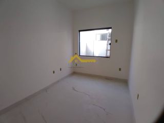 Casa 03 Dormitórios 01 Suite - Á venda