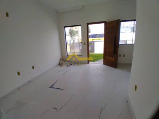 Casa 03 Dormitórios 01 Suite - Á venda