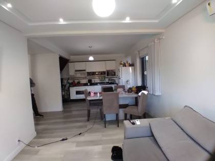 Casa com 2 pavimento á venda em Potècas sc