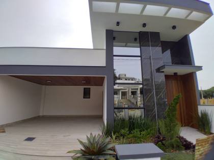 Casa,03 dormitórios 01 suite á venda em  Forquilhas, São José, SC