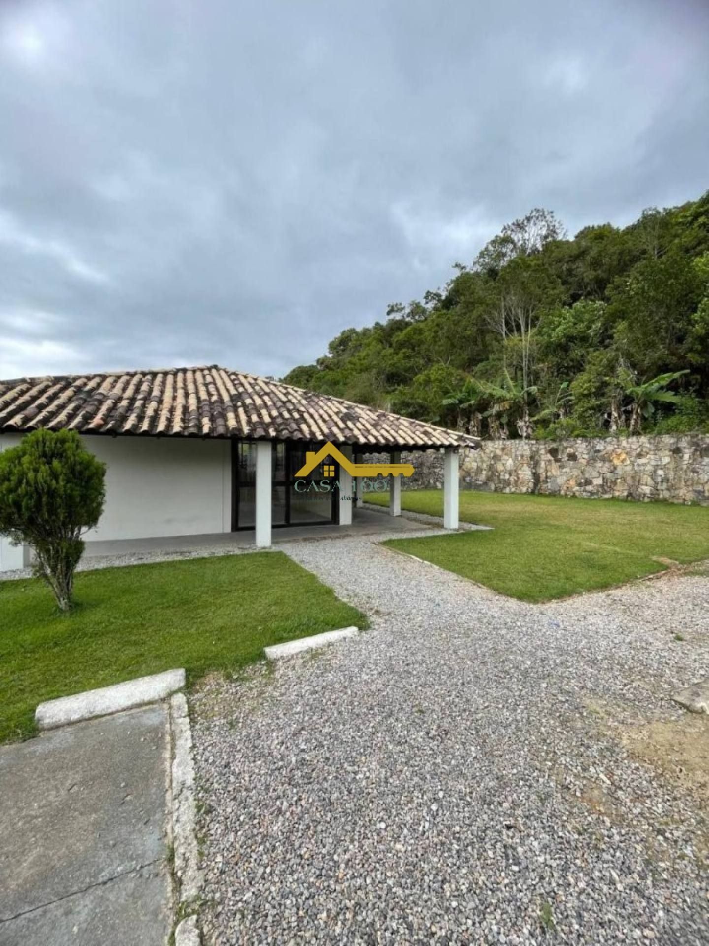Casa a venda em condomínio fechado - São José