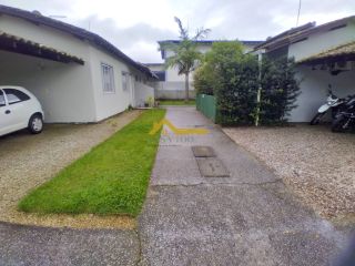 Casa a venda em condomínio fechado - São José
