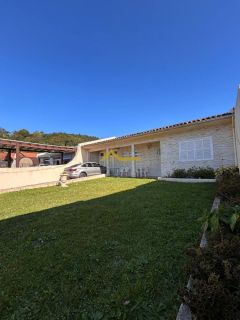 Casa Frente Mar na Praia de Fora | Vista Permanente e Espaço para Barco