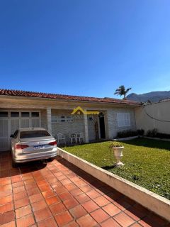 Casa Frente Mar na Praia de Fora | Vista Permanente e Espaço para Barco